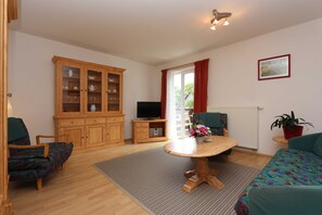 TV - Apartment 10, 1st floor, 3 rooms, Frauenwald - mountain view Frauenwald - Fewo.cc (Frauenwald)