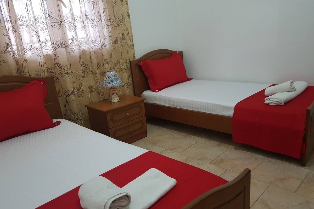 Hypo-allergenic bedding available, cribs (free), WiFi (free), bed sheets
