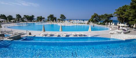 حمّام سباحة خارجي، حمّام سباحة مُدفَّأ