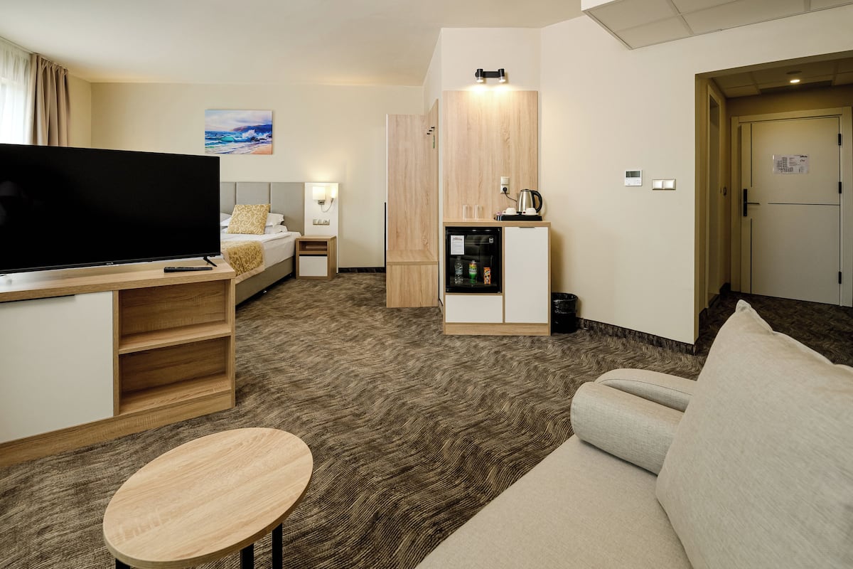 1 habitación, minibar, caja de seguridad en la habitación y escritorio
