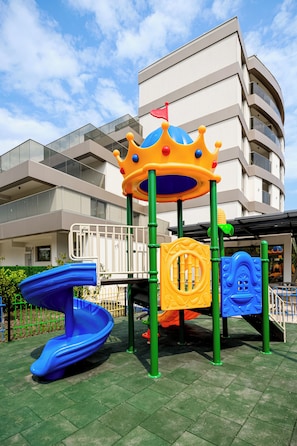 Área de juegos infantiles al aire libre