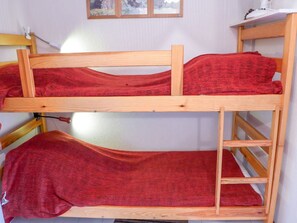 1 bedroom, travel cot, WiFi, bed sheets