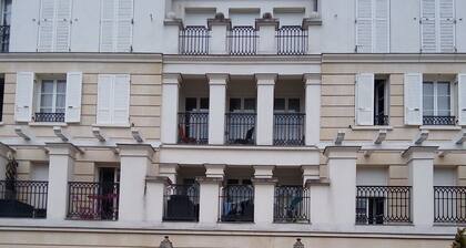 At Dazzling Stay in the immediate vicinity of Disneyland Paris Park