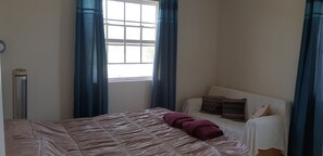 2 bedrooms, iron/ironing board, free WiFi, bed sheets - East Point Apartment<br>Cool and breezy private apartment! (Marley Vale)