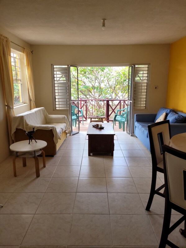 Books - East Point Apartment<br>Cool and breezy private apartment! (Marley Vale)