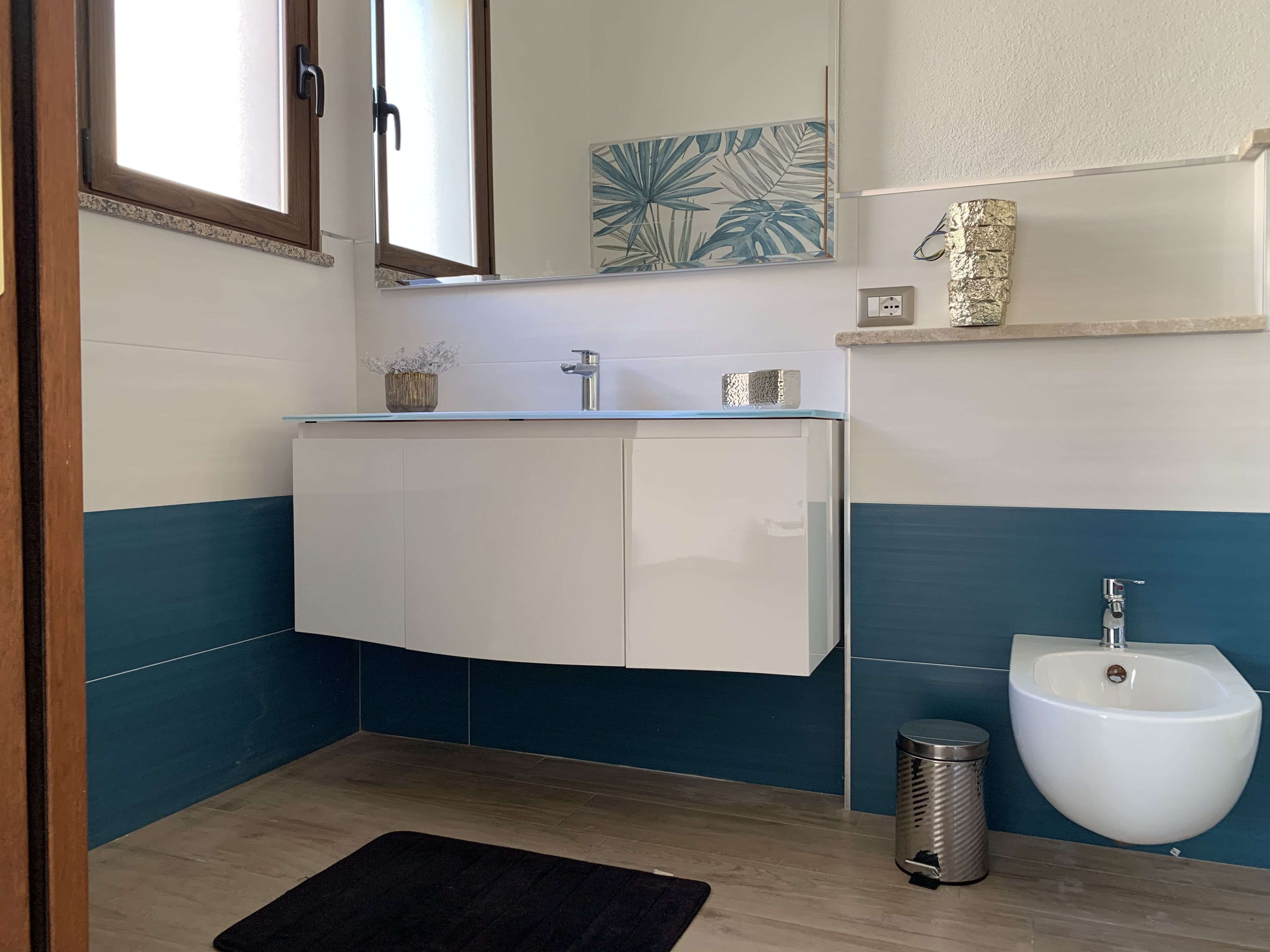 Sèche-cheveux, serviettes fournies