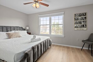 3 bedrooms, iron/ironing board, travel crib, free WiFi - ClintonCrest: Private Yard & Near DC (Sterling)