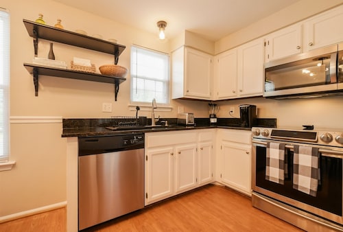 ClintonCrest: Private Yard & Near DC