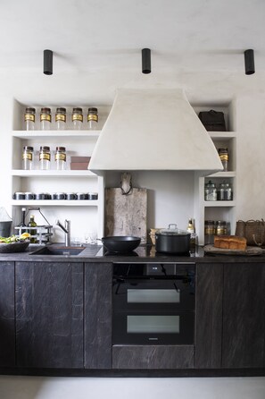Full-sized fridge, oven, stovetop, dishwasher - Au Bout du Verger (Les Molieres)