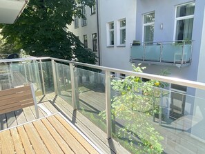 Premium Studio, 1 Katil Ratu (Queen), Balcony, Courtyard Area | Pemandangan balkoni
