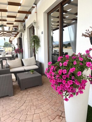 Exterior detail - The residences of the sea 6 (La Caletta)
