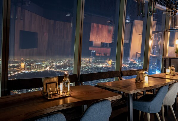 Een 24-inch smart-tv met digitale zenders, televisie en Netflix