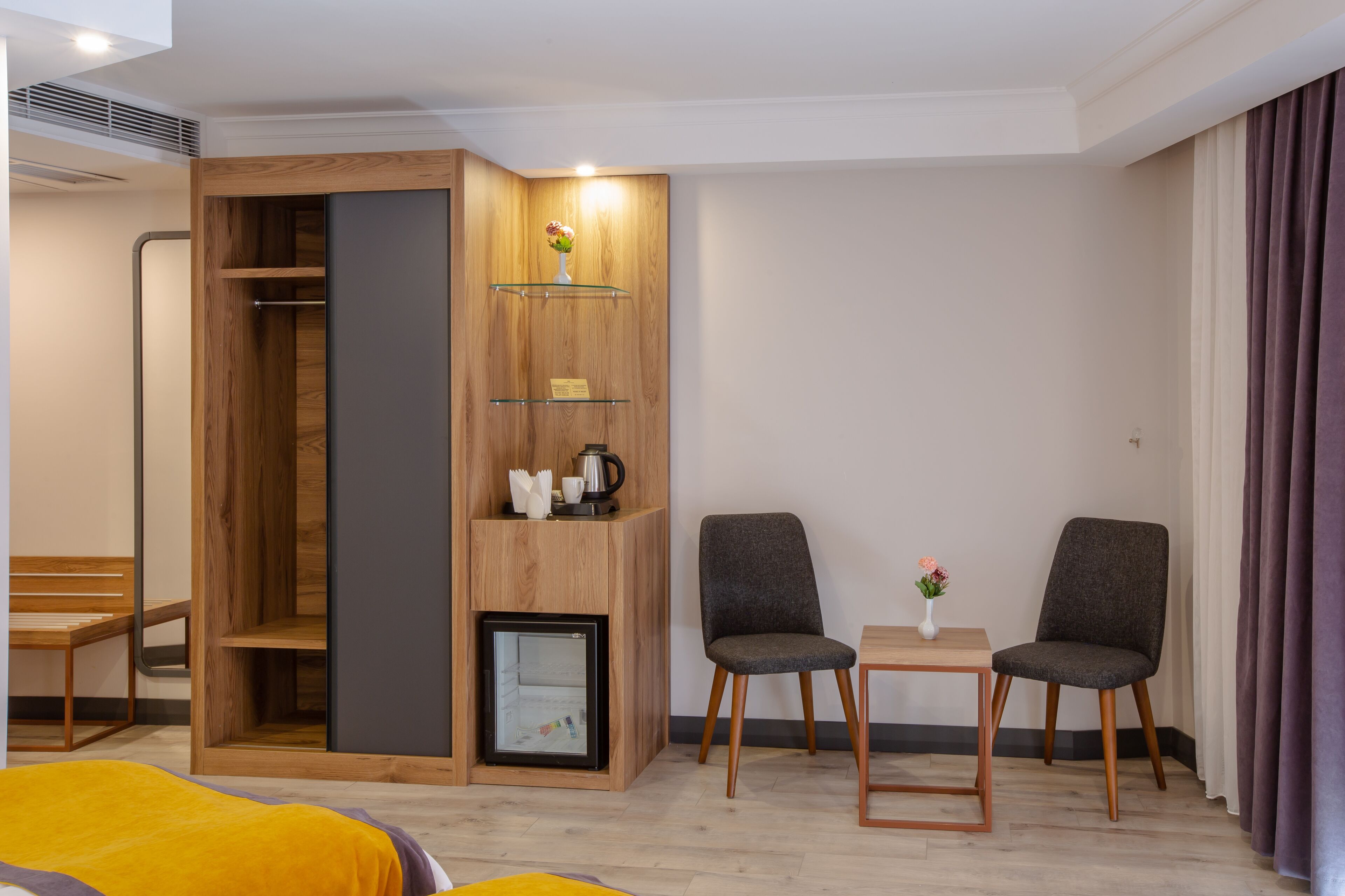 premium bedding, minibar, in-room safe, laptop workspace