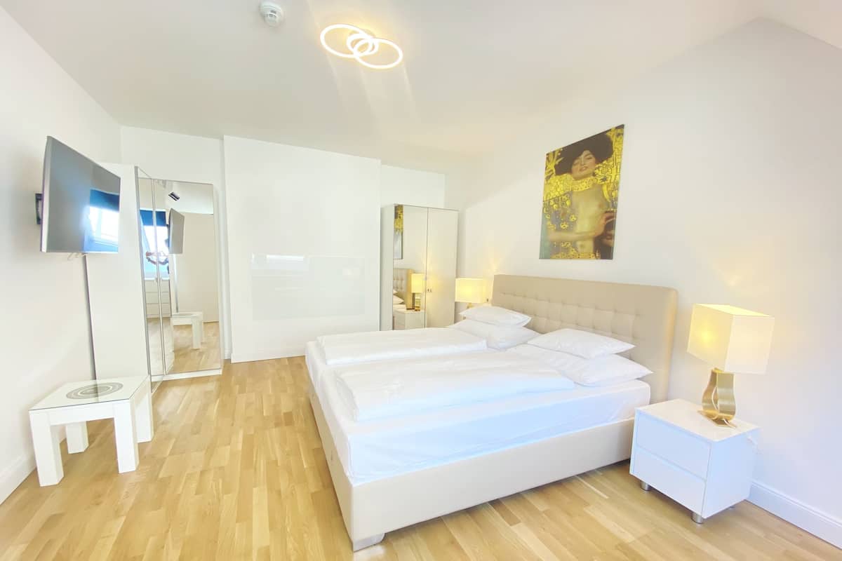 Panoramic Apartment, 1 Bedroom, Non Smoking, Kitchen | 1 bedroom, hypo-allergenic bedding, in-room safe, laptop workspace