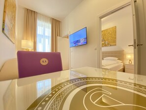 City Apartment, 1 Bedroom, Non Smoking, Kitchen | In-room dining