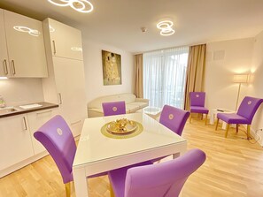 Familien-Maisonette, 2 Schlafzimmer, Nichtraucher, zum Innenhof hin | Wohnbereich