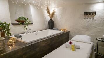 Sauna, boblebad, dampbad, kropsbehandlinger, deep tissue-massage