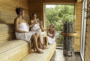 Sauna, hot tub, steam room, body treatments, deep-tissue massages - Treetop Spa Hangout & Hotel (Hisings Backa)