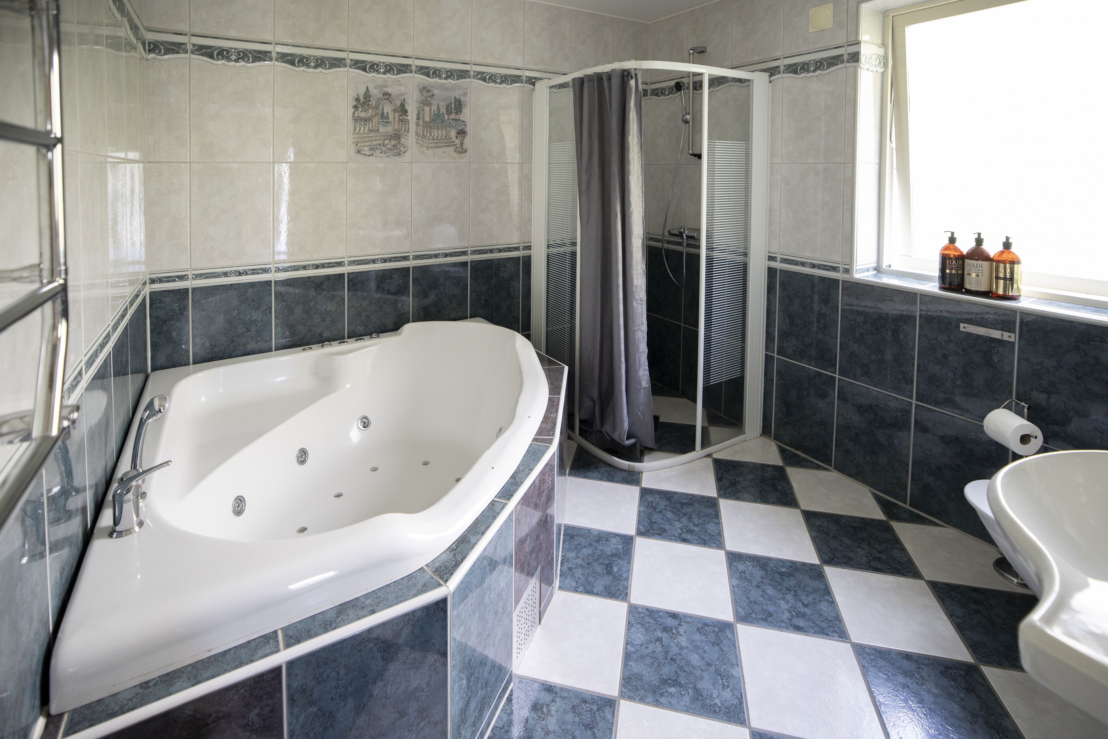 Foto - Treetop Spa Hangout & Hotel