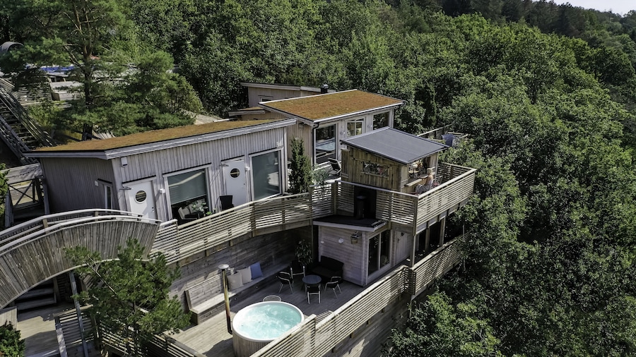 Treetop Spa Hangout & Hotel