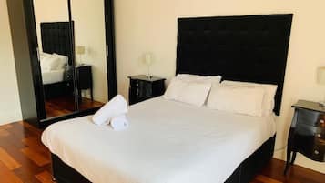 4 bedrooms, iron/ironing board, WiFi, bed sheets