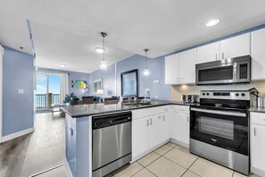 冰箱、微波炉、烤箱、炉灶