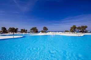 Outdoor pool, a heated pool