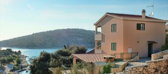 Holiday house Tender near Trogir, jacuzzi