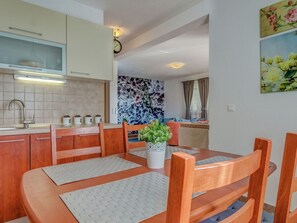 Dining - Holiday house Tender near Trogir, jacuzzi (Sevid)