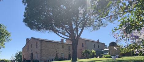 Façana frontal de l'allotjament