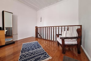 Interior - 1-bed House Sleeps 4 - Free Parking, Patio, Wifi (Rhodes)