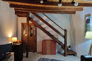 Interior - 1-bed House Sleeps 4 - Free Parking, Patio, Wifi (Rhodes)