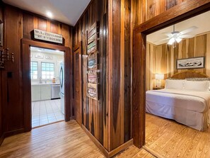 3 chambres, bureau, fer et planche à repasser, lit parapluie