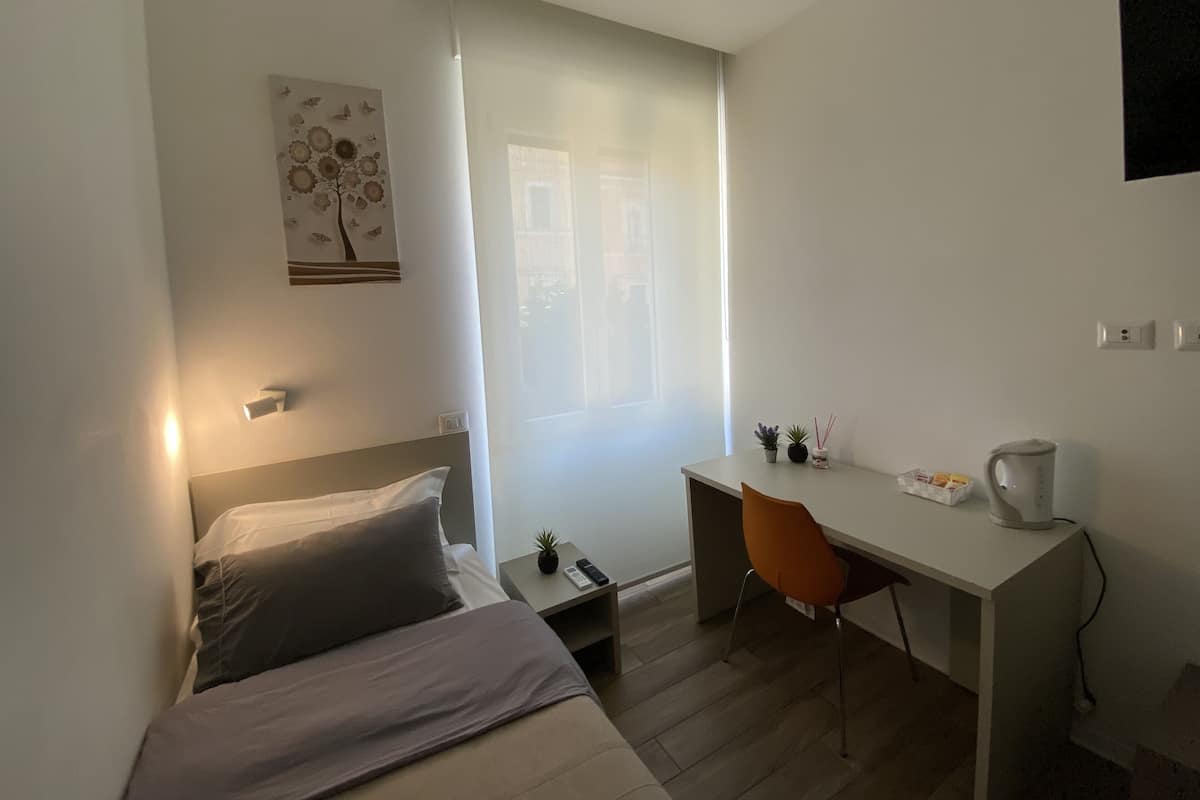 City Twin Room, 2 Twin Beds | Soundproofing, iron/ironing board, free WiFi, bed sheets