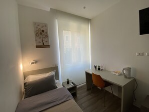 City Twin Room, 2 Twin Beds | Soundproofing, iron/ironing board, free WiFi, bed sheets - Alloggio Urbano - Centro Storico (Terni)