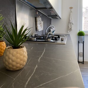 Stovetop, cookware/dishes/utensils - Alloggio Urbano - Centro Storico (Terni)