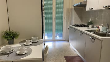 爐具、咖啡機/沖茶器、電熱水壺、廚房用具/餐具/器皿