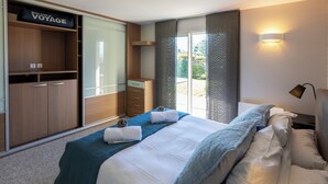 4 bedrooms, desk, iron/ironing board, travel cot - Villa Des Cotes - Four Bedroom Villa, Sleeps 8 (Menthon-Saint-Bernard)