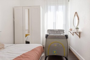 1 chambre, chambres insonorisées, fer et planche à repasser
