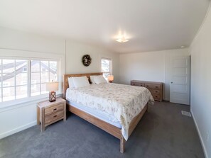 5 bedrooms, free WiFi, bed sheets - Enjoy This 4 Bedroom w/ a Beautiful Yard, Ocean Views and Easy Beach Access! (Seaside)