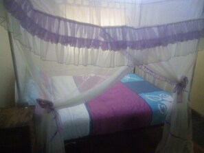 Eenpersoonskamer | Een bureau, gratis wifi