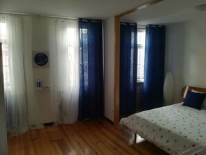 1 chambre, fer et planche à repasser, lit parapluie, Wi-Fi gratuit