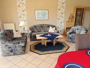 TV - Ferienwohnung 1 Meyerhof - Ferienwohnungen Meyerhof, 55116 (Filsum)