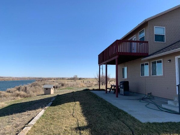 Exterior - Lovely house on the Snake River that is minutes from CJ Strike Reservoir ! (Bruneau)