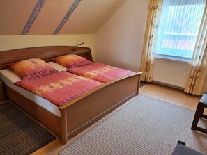 2 Schlafzimmer, Reisekinderbett, WLAN, Bettwäsche