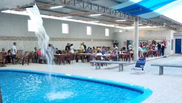 حمّام سباحة خارجي