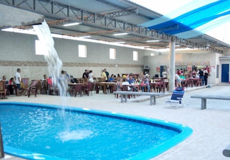 Una piscina al aire libre. Hotel Porto Bello