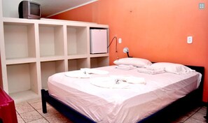 Habitación cuádruple | Minibar, wifi gratis y ropa de cama 