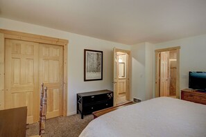 3 bedrooms, iron/ironing board, travel crib, WiFi