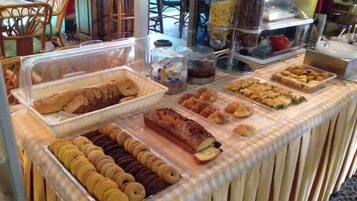 Daily buffet breakfast for a fee